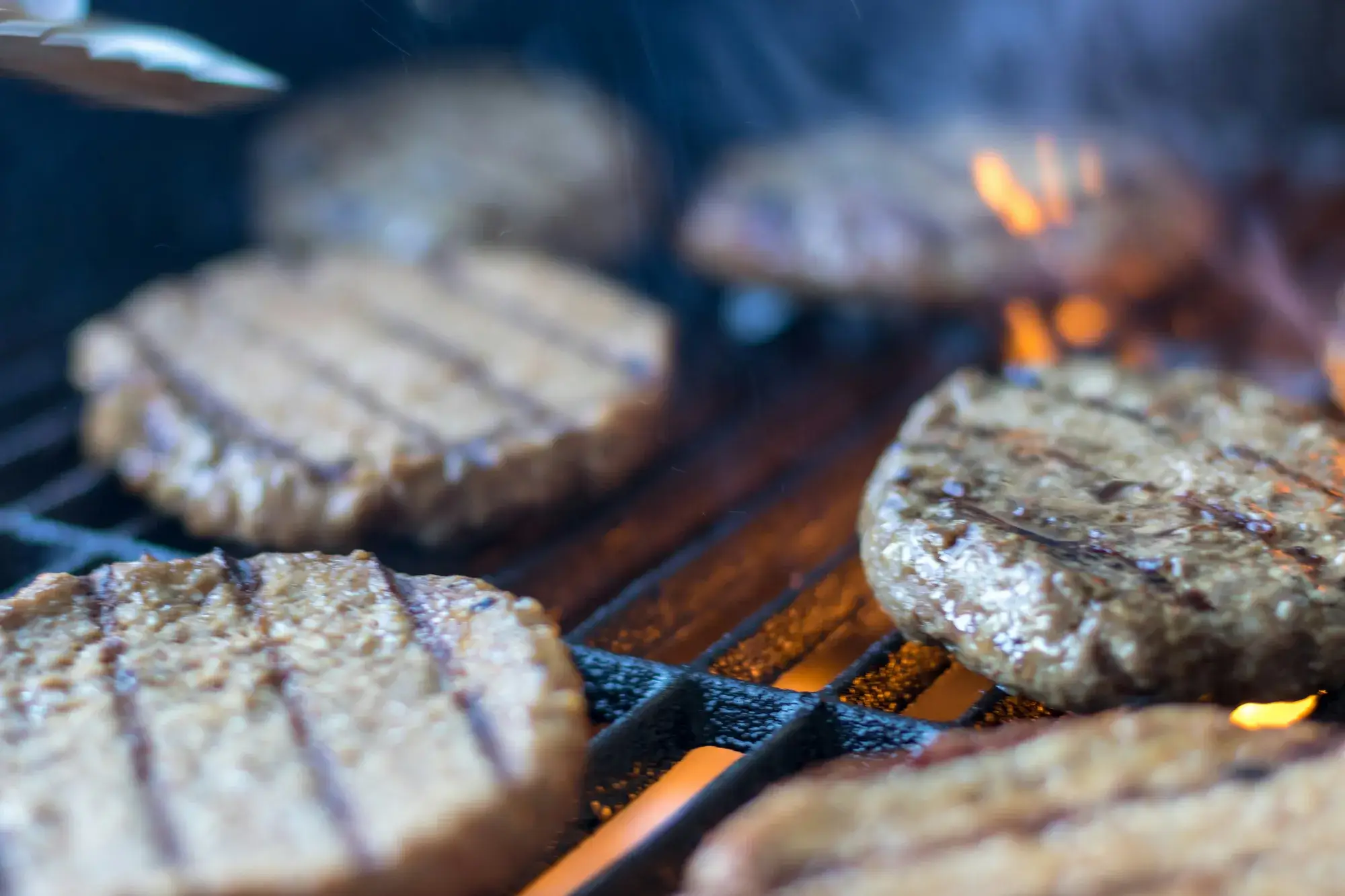 Sappige hamburgers van de barbecue: compleet stappenplan